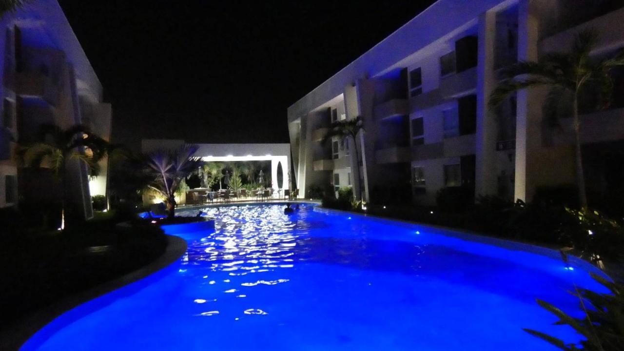 Apto Guarajuba Praia Condominio Porto Smeralda-100 Metros Da Praia 外观 照片
